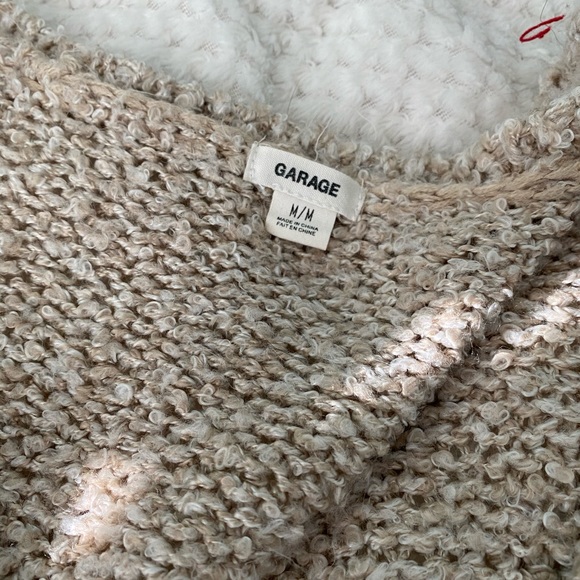 A warm, cozy oversized sweater - Picture 2 of 3